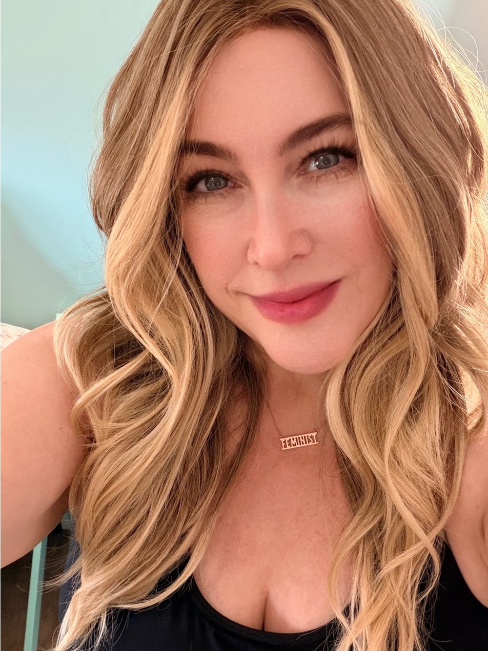 Smilco blonde wig
